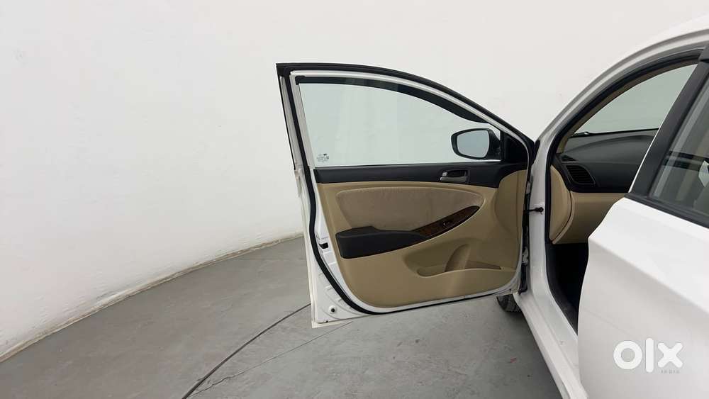 Hyundai Verna Fluidic 1.6 Vtvt Sx, 2017, Petrol