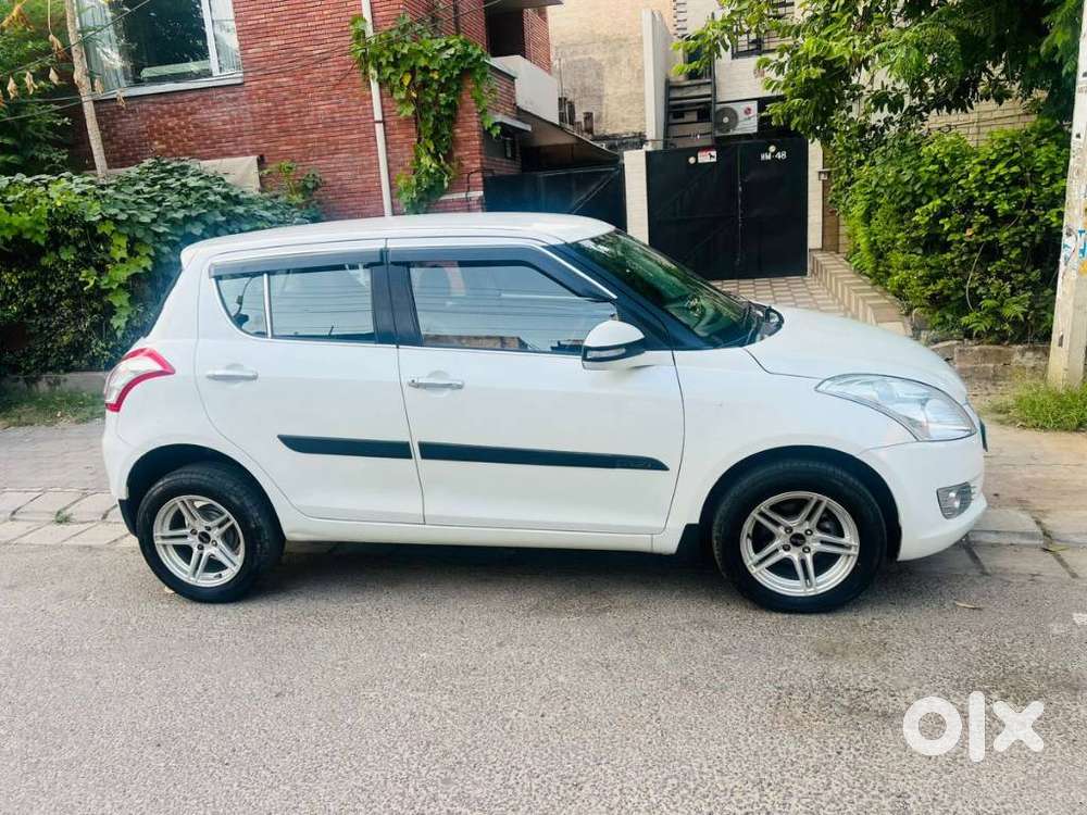 Maruti Suzuki Swift 1.2 Vxi (o), 2012, Petrol