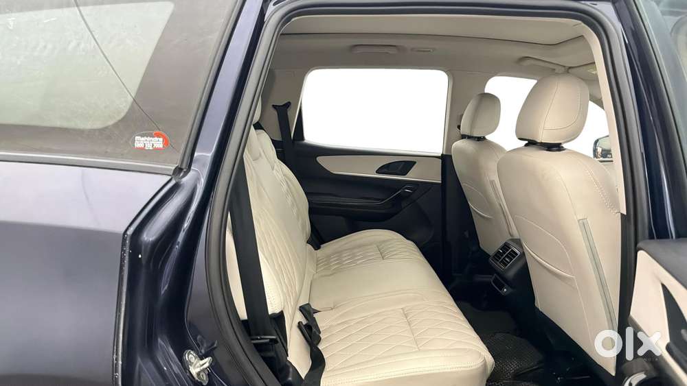 Mahindra Xuv700 2.0 Ax 5 Petrol Mt Str, 2022, Petrol