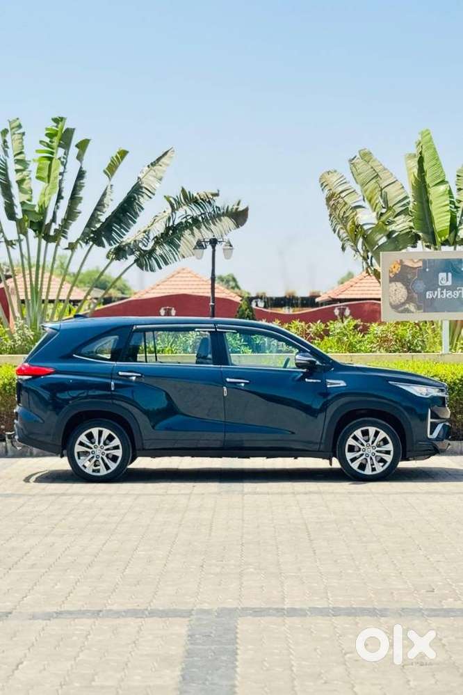 Toyota Innova Hycross 2.0 Zx (o) Hybrid 7 Str, 2023, Petrol