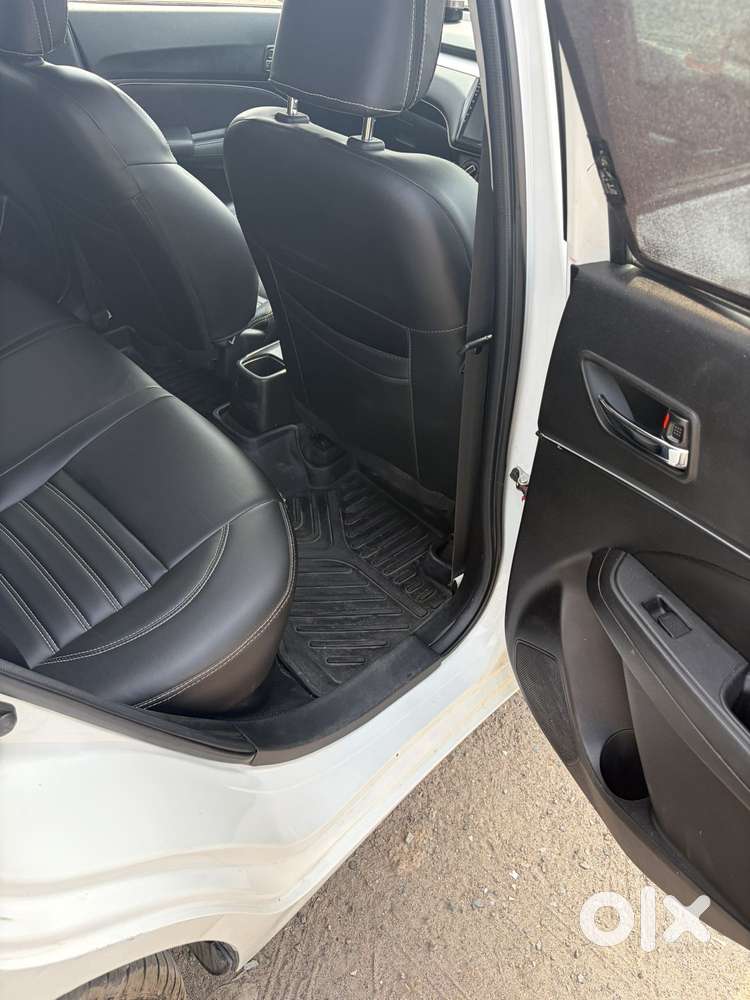 Maruti Suzuki Swift Vxi + Manual, 2022, Petrol