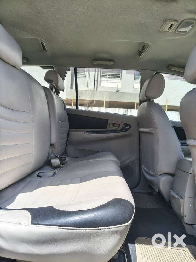 Toyota Innova 2.5 G (diesel) 8 Seater, 2011, Diesel