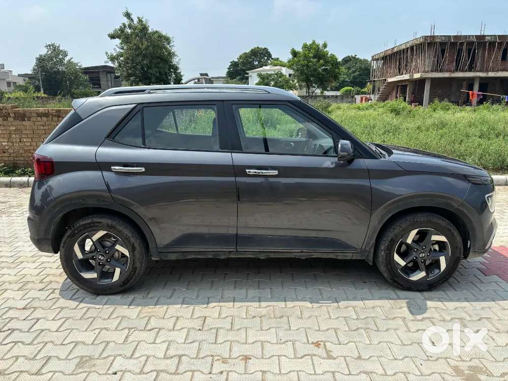 Hyundai Venue 2021 Top Model Diesel Well Maintained