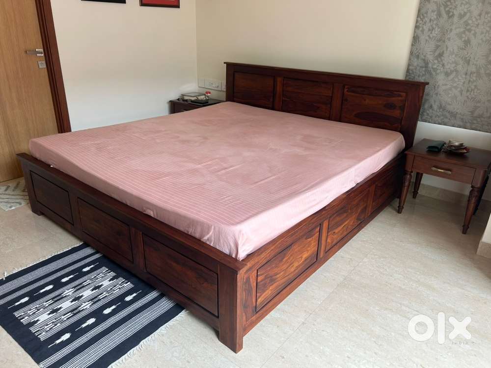 Premium Solid Sheesham Wood King Size Bed &ndash; Excellent Condition