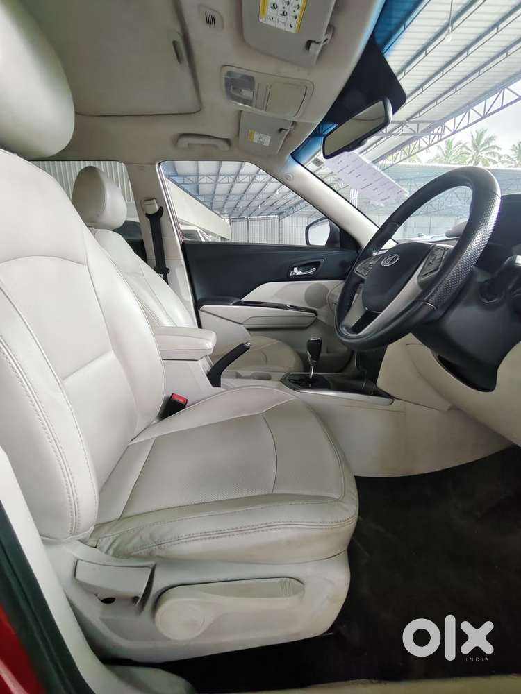 Mahindra Xuv300 W8 (o) 1.5 Diesel Amt Dual Tone, 2022, Diesel