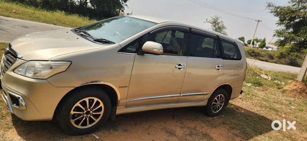 Toyota Innova 2.0 V 2014