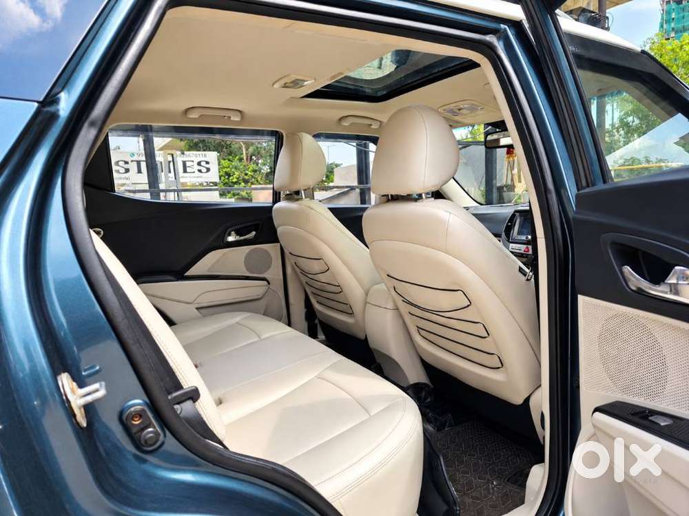 Mahindra Xuv300 W8 Option Dual Tone, 2019, Petrol