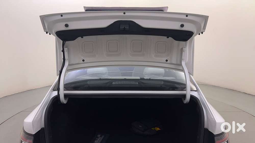 Hyundai Verna 1.5 Sx (o) Petrol Mt, 2024, Petrol