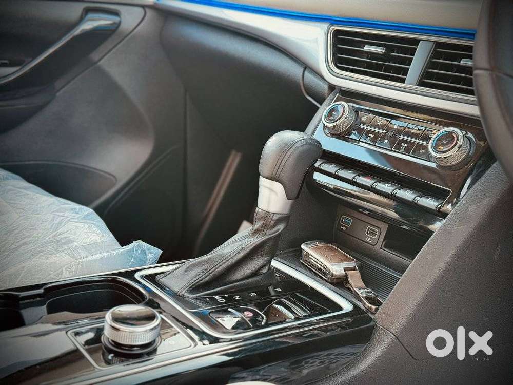 Mahindra Xuv700 2.2 Ax 7 Diesel At Luxury Pack Str, 2024, Diesel