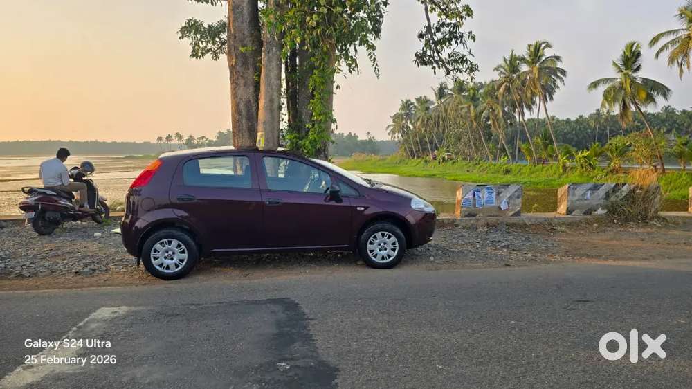 Fiat Grande Punto 2011 Petrol 40000 Km Driven