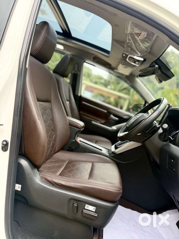 Toyota Innova Hycross 2.0 Zx (o) Hybrid 7 Str, 2023, Petrol
