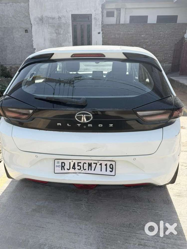Tata Altroz 2019 Petrol 200000 Km Driven In Cng Outside Fitted