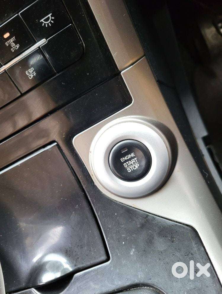 Mahindra Xuv500 W11 Option, 2021, Petrol