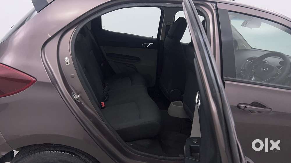 Tata Tiago Xza, 2017, Petrol
