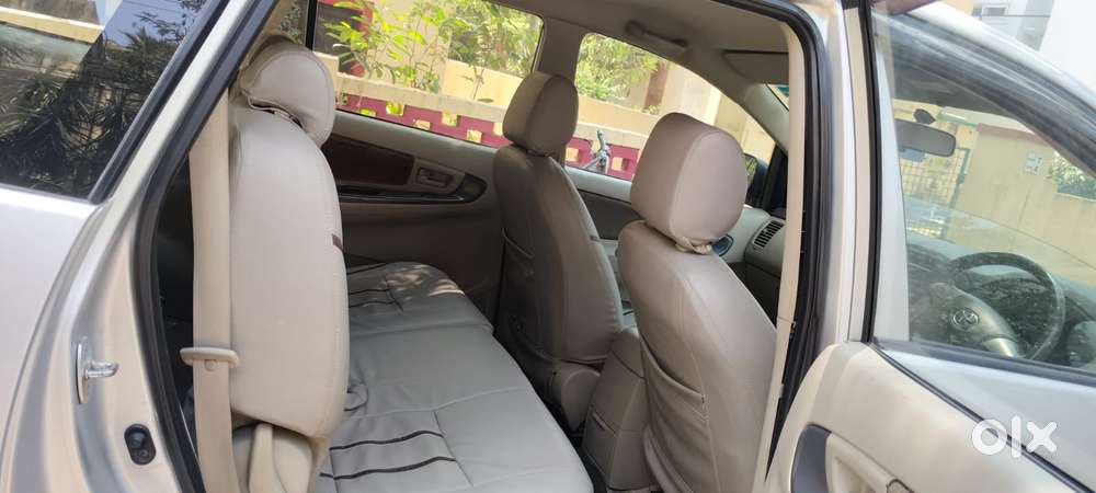 Toyota Innova 2.5 G (diesel) 8 Seater Bs Iv, 2014, Diesel