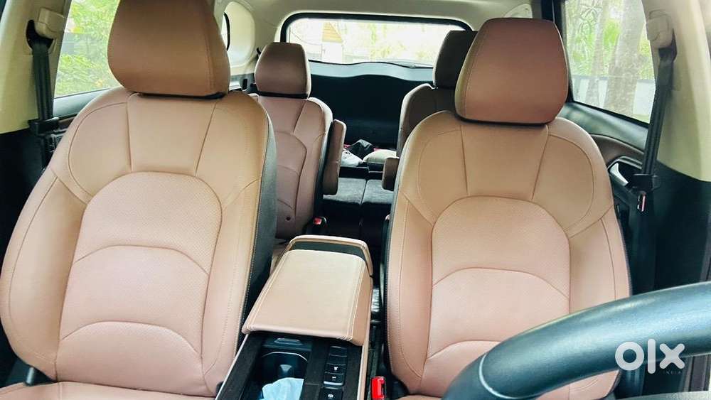 Mg Hector Plus 2023 Petrol 13608 Km Driven