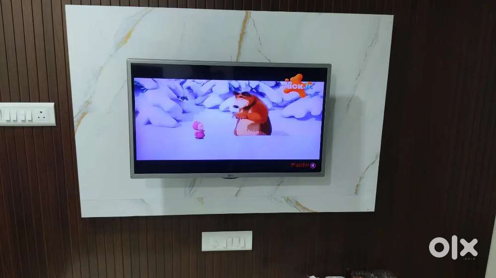LG 32 LED TV – Excellent Condition YouTube, Netflix & Wi-Fi - TVs