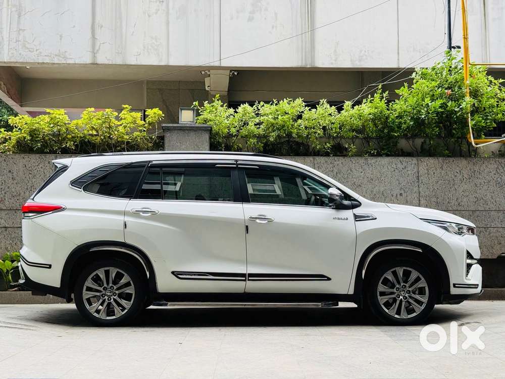 Toyota Innova Hycross 2.0 Zx Hybrid 7 Str, 2025, Petrol
