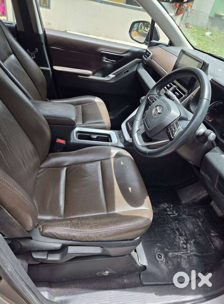 Toyota Innova Hycross 2.0 Vx Hybrid 7 Str, 2023, Petrol