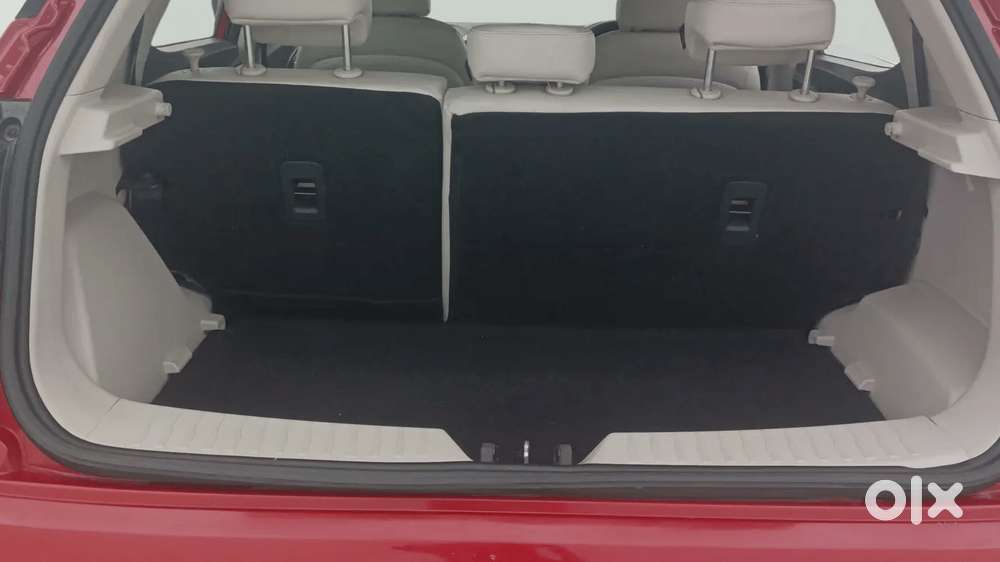 Mahindra Xuv300 1.2 W8 (o) Amt Petrol, 2022, Petrol