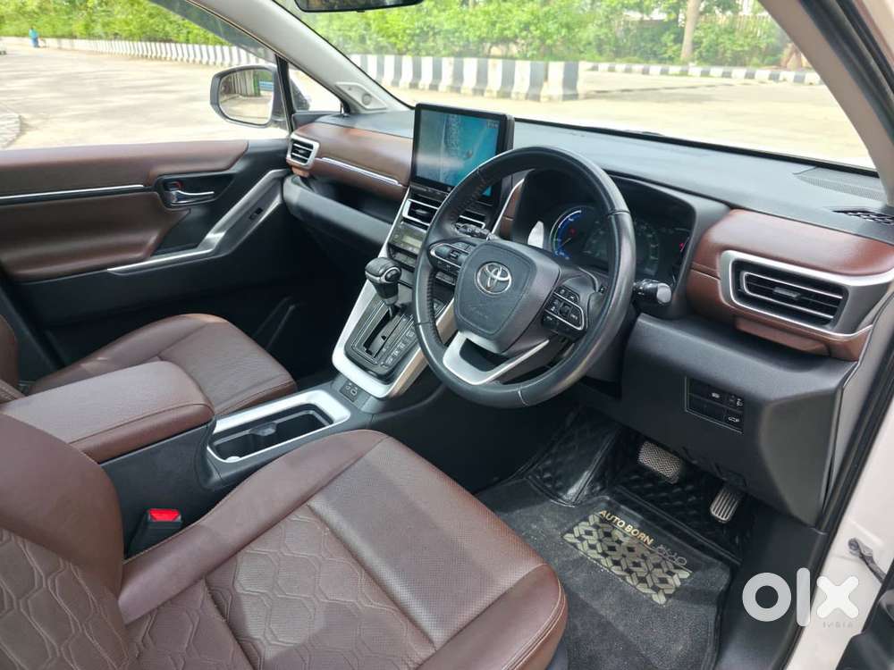 Toyota Innova Hycross 2.0 Zx (o) Hybrid 7 Str, 2024, Petrol