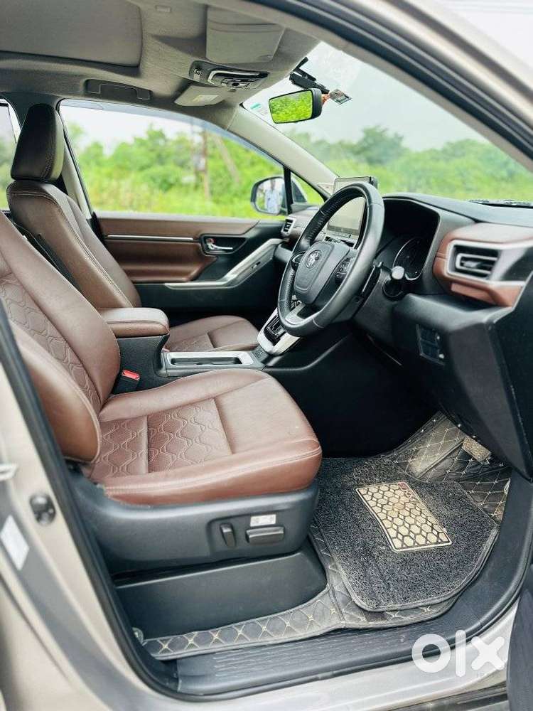 Toyota Innova Hycross 2.0 Zx (o) Hybrid 7 Str, 2023, Petrol