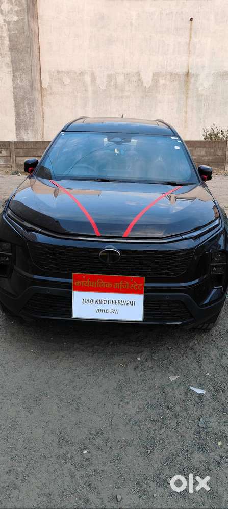 Tata Safari Dark 2025