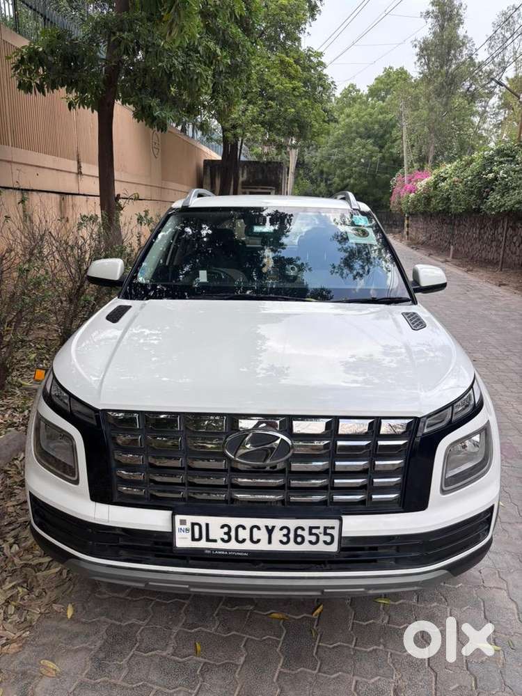 Hyundai Venue 2023 Petrol 12000 Km Driven