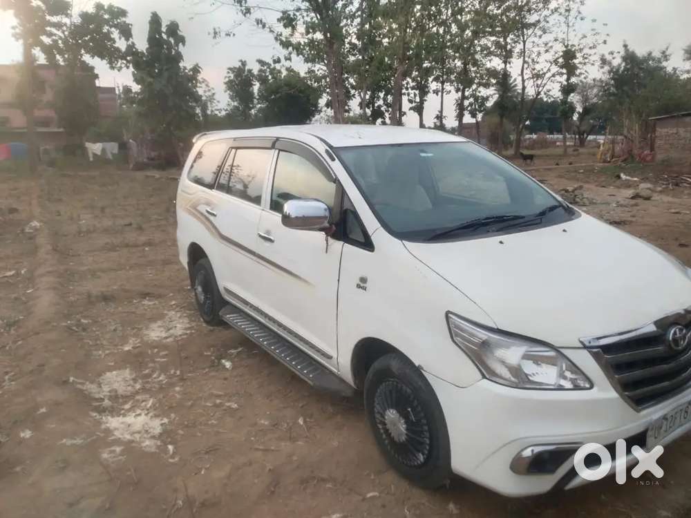 Toyota Innova Petrol 2014