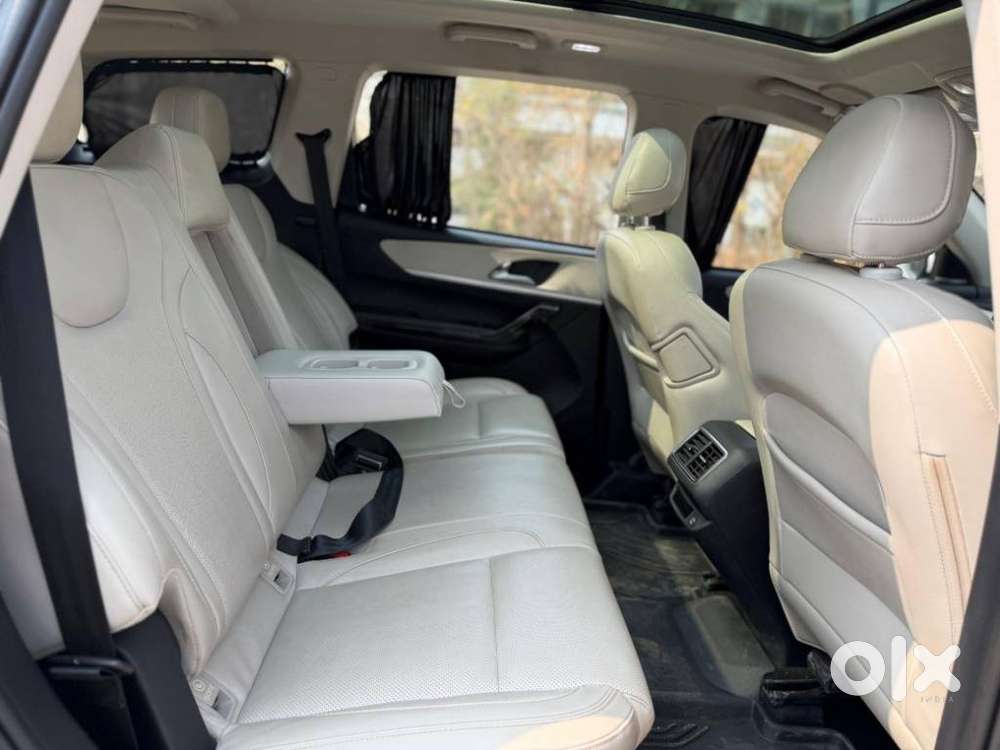 Mahindra Xuv700 2.2 Ax 7 Diesel At Luxury Pack Str Awd, 2022, Diesel