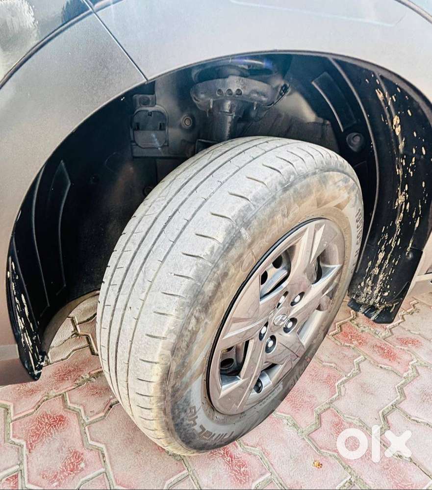 Showroom Condition, All Original, Diesel Hyundai Venue