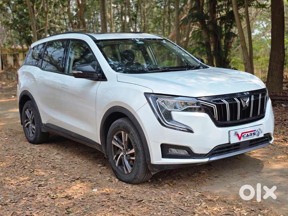 Mahindra Xuv700 2.0 Ax 5 Petrol Mt Str, 2022, Petrol