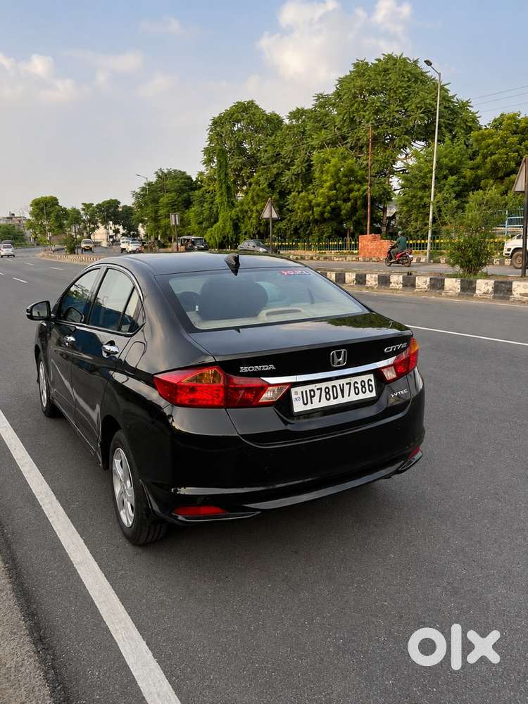 Honda City Zx (o)2015 With Sunroof Push Start Button Allowy Wheels