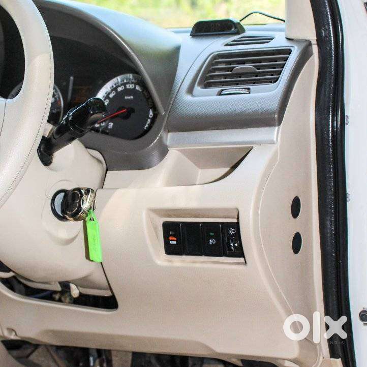 Maruti Suzuki Ertiga Vxi At Petrol, 2014, Petrol