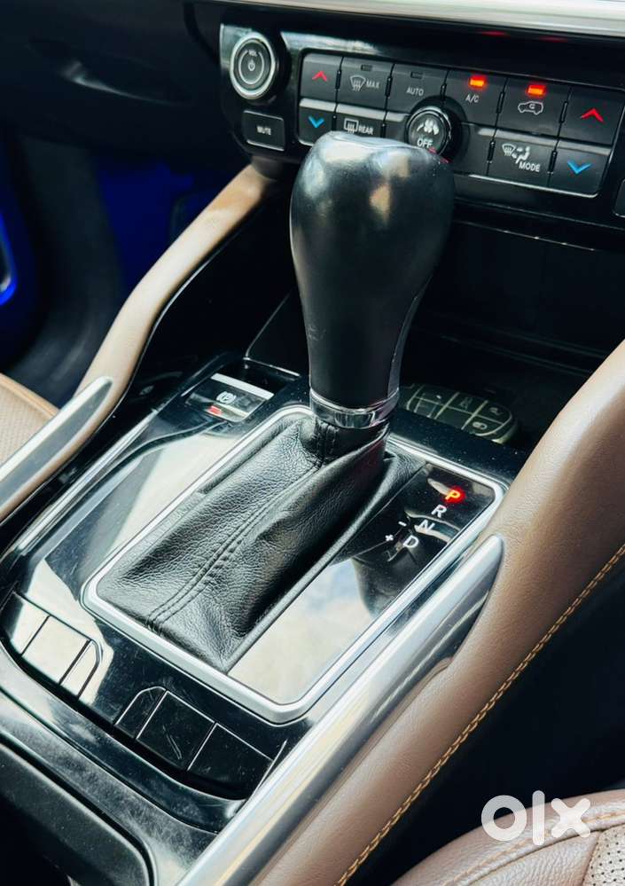 2023 Jeep Meridian Limited (o) 4x2 At