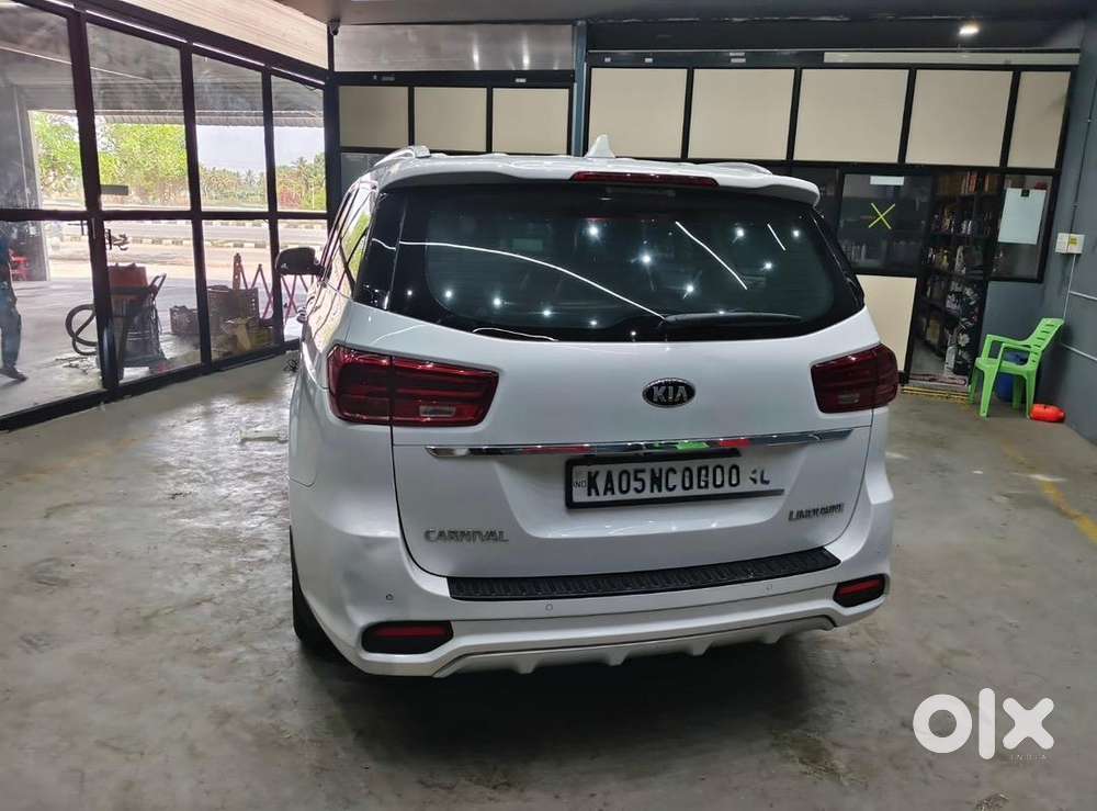 2021 model kia carnival limousine AT  1.04 lakh kilometres driven