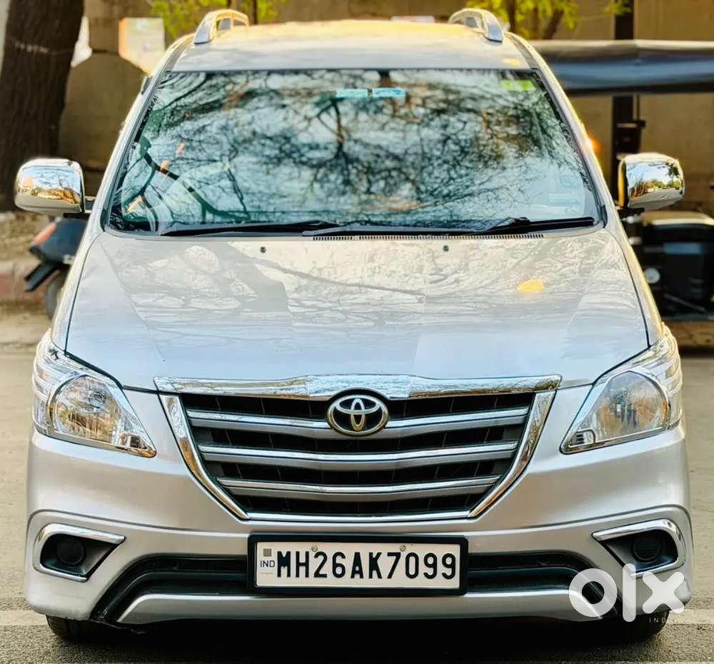 Brand: Toyota 
Model : Innova 2.5g 8seater

Fuel : Deisel :