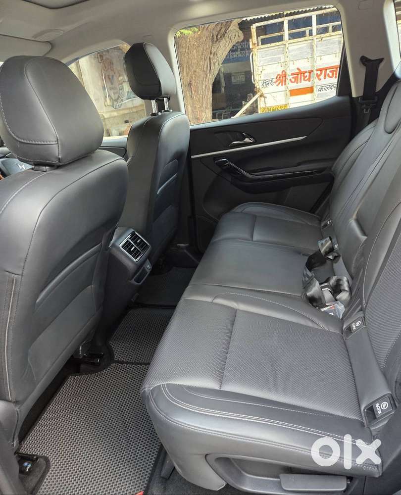 Mahindra Xuv700 2025 Diesel 9999 Km Driven