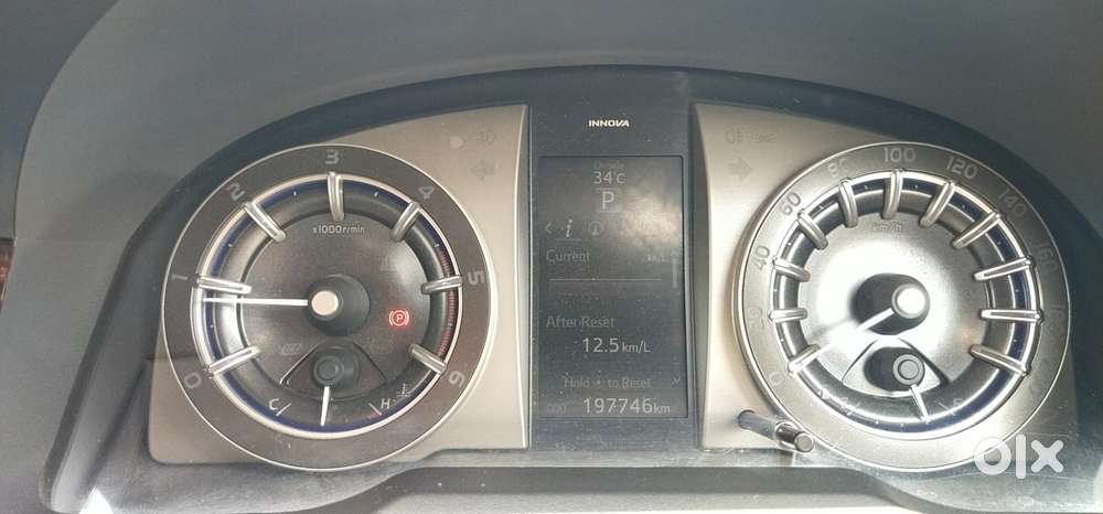 Toyota Innova Crysta 2.8z Automatic, 2016, Diesel