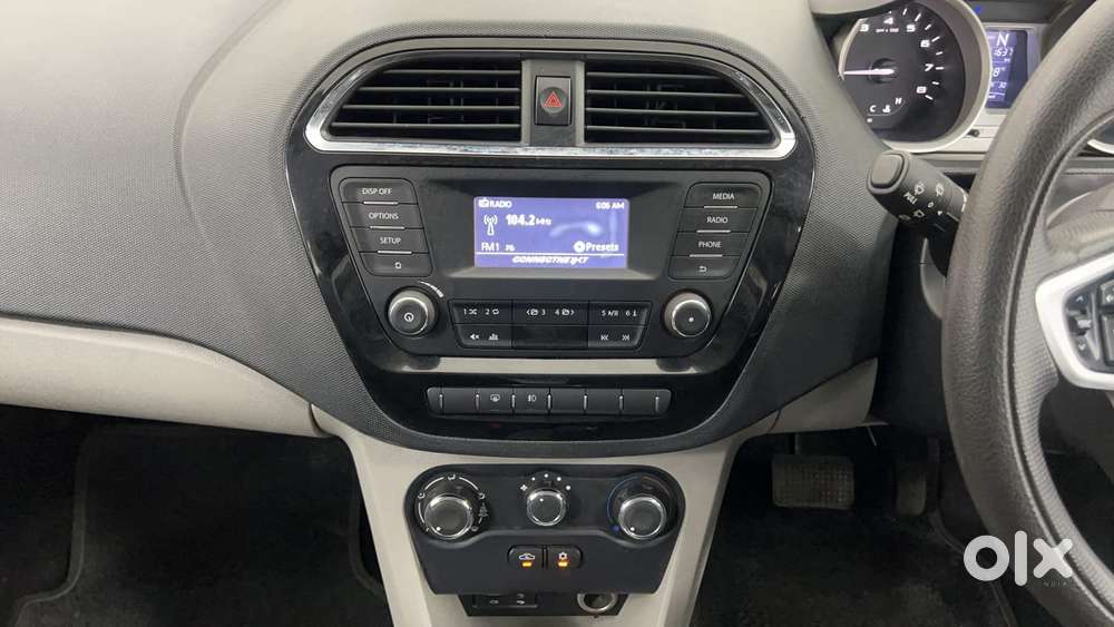 Tata Tiago Xza, 2017, Petrol
