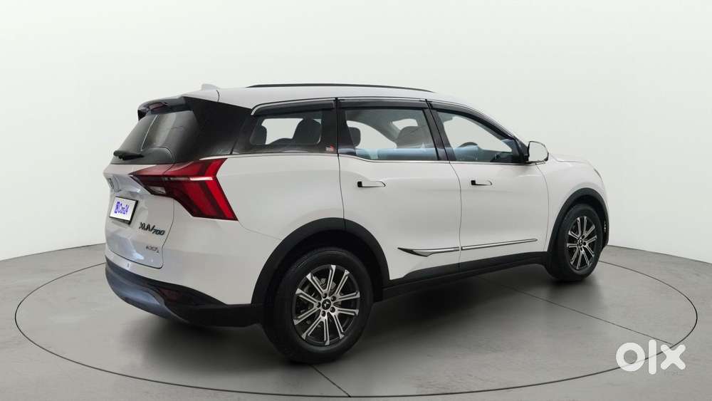 Mahindra Xuv700 2.0 Ax 7 Petrol Mt Str, 2025, Petrol
