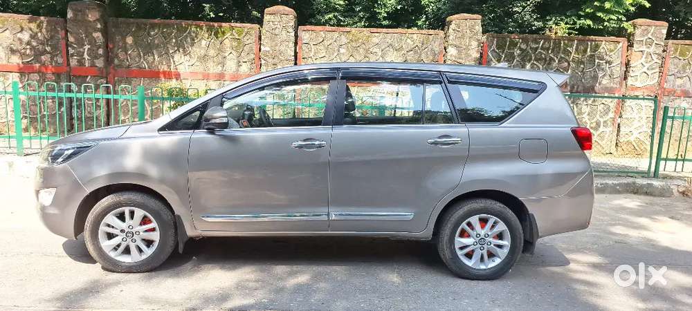 Toyota Innova Crysta 2.4v 2016