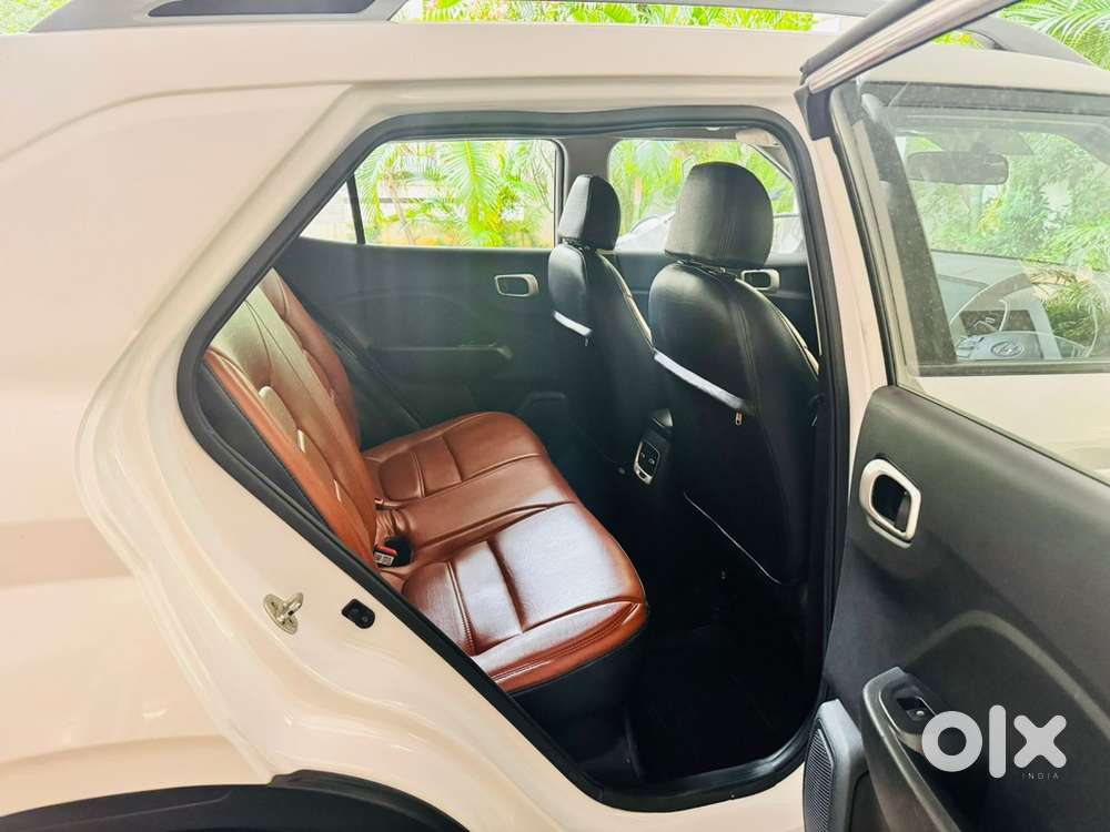 Hyundai Venue 2022 Petrol 25000 Km Driven