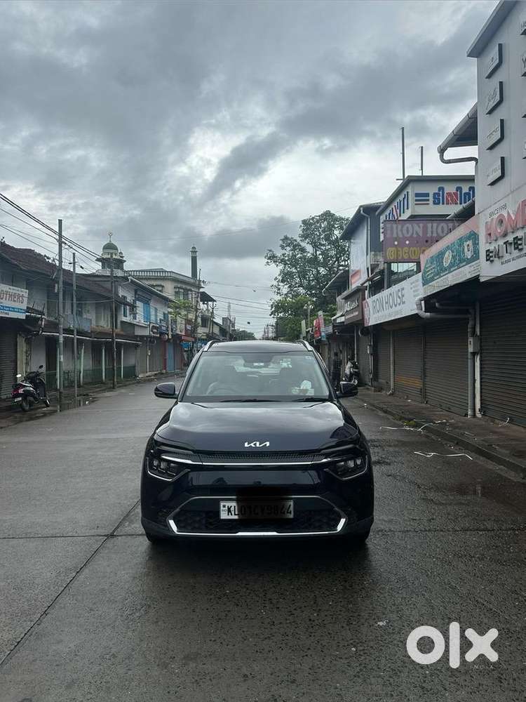 Kia Carens 2022 Petrol Well Maintained