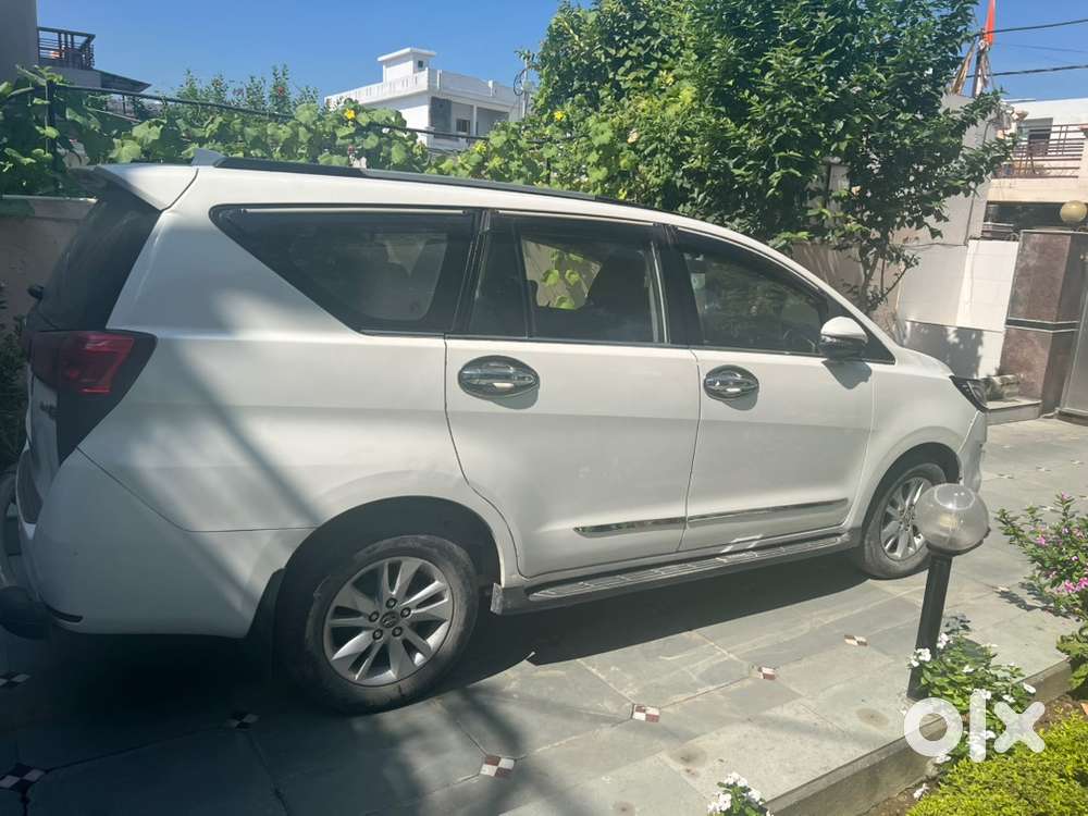 Toyota Innova Crysta 2017 Diesel Well Maintained