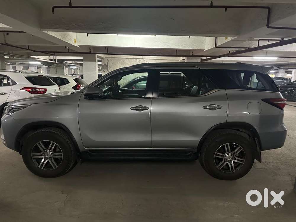 Toyota Fortuner . Dl Number 4x2 Automatic Silver Metallic Colour