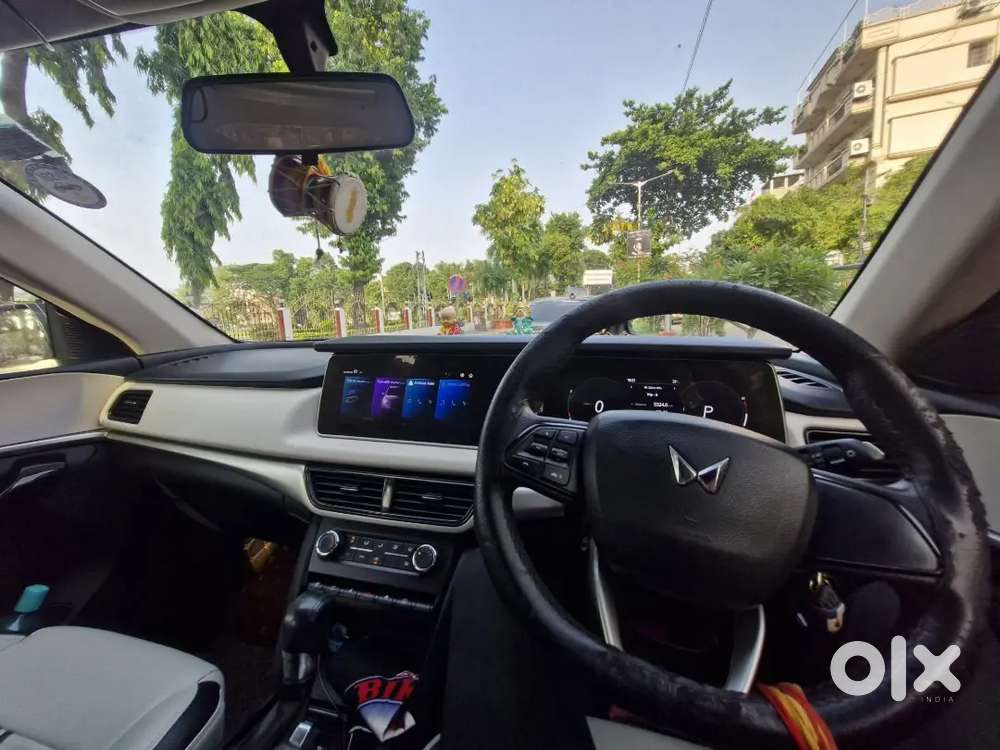 Mahindra Xuv700 2022 Petrol 52000 Km Driven