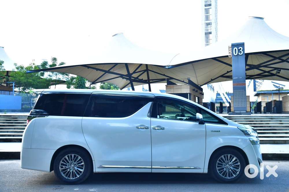 Toyota Vellfire Vip – Executive Lounge, 2022, Petrol