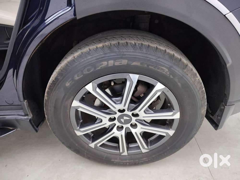 Mahindra Xuv700 2.0 Ax 7 Petrol At Str, 2023, Petrol