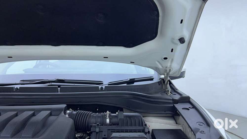 Mahindra Xuv700 2.0 Ax 7 Petrol At Str, 2022, Petrol